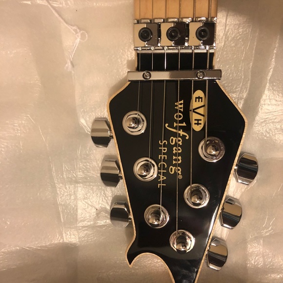 EVH Van Halen Wolfgang Special Striped - Picture 4 of 7